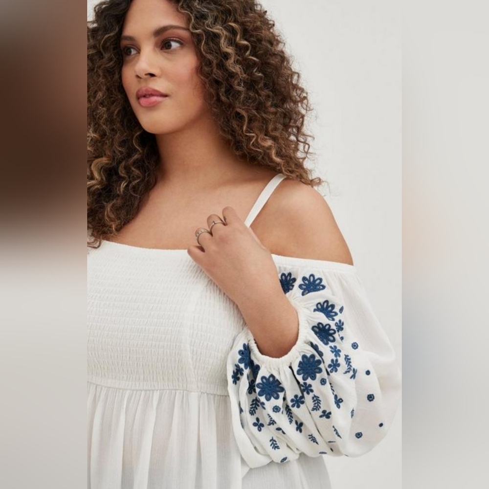 Torrid, NWOT, Gauze Embroidered, Smock, Cold Shoulder Top, Size 3X - Picture 9 of 10